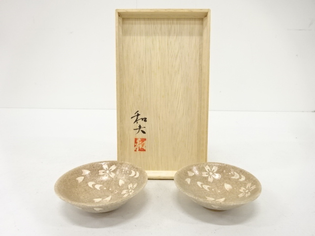 Sengami cherry blossom design sake cup set, by Kazuo Yamaji